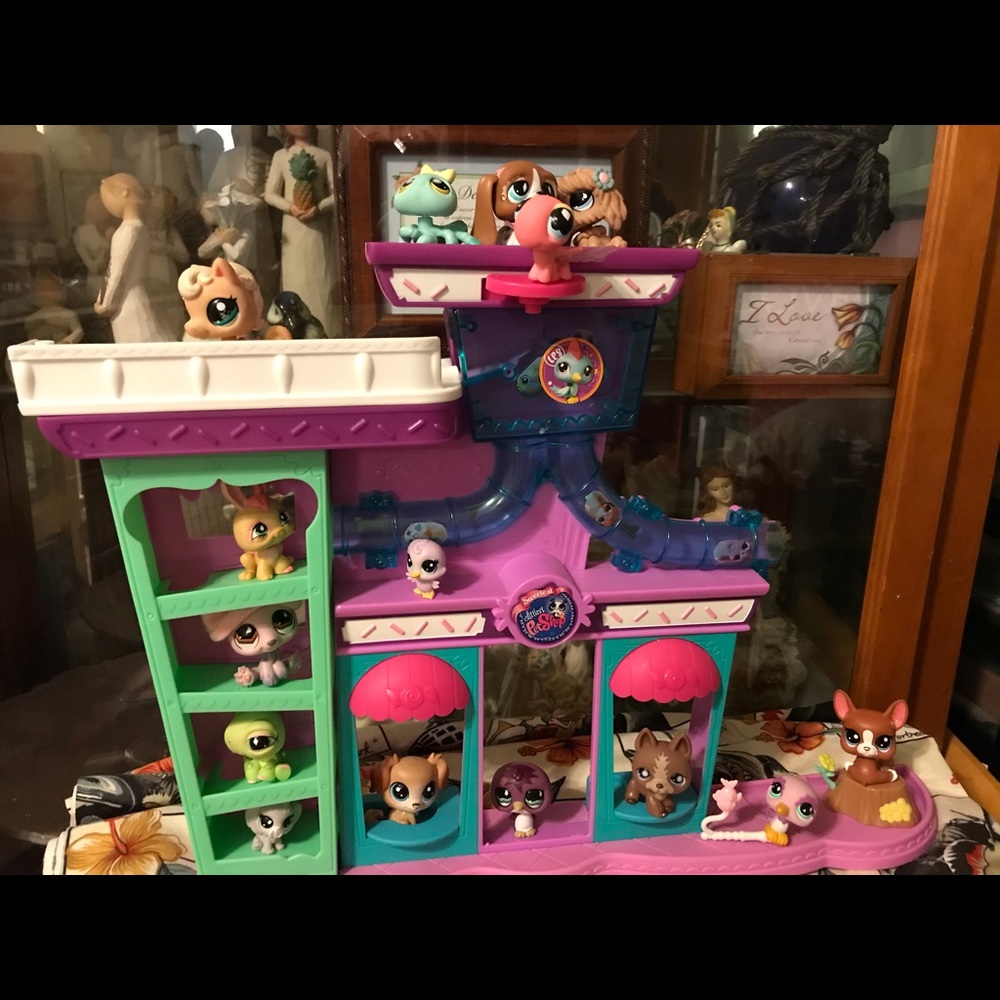 Littlest Pet Shop Playset & Figures